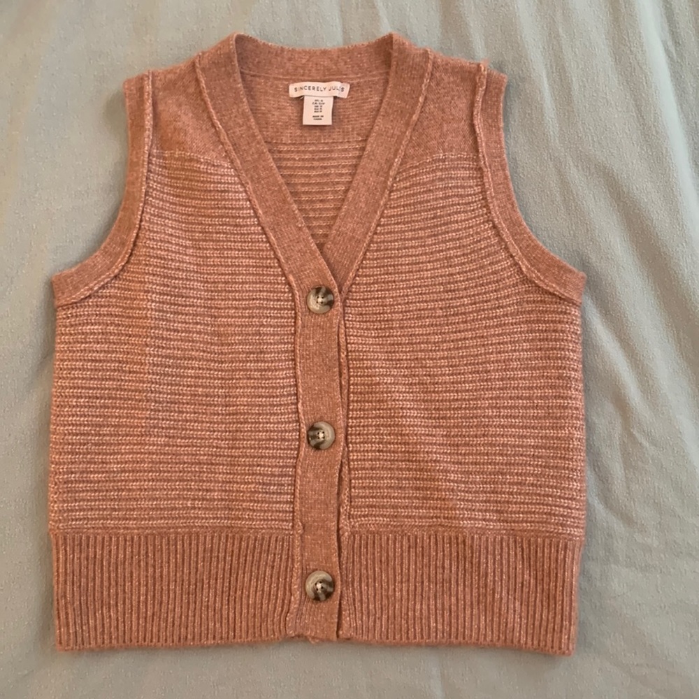 Sweater vest